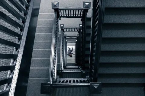Лестничный лифт в подъезде