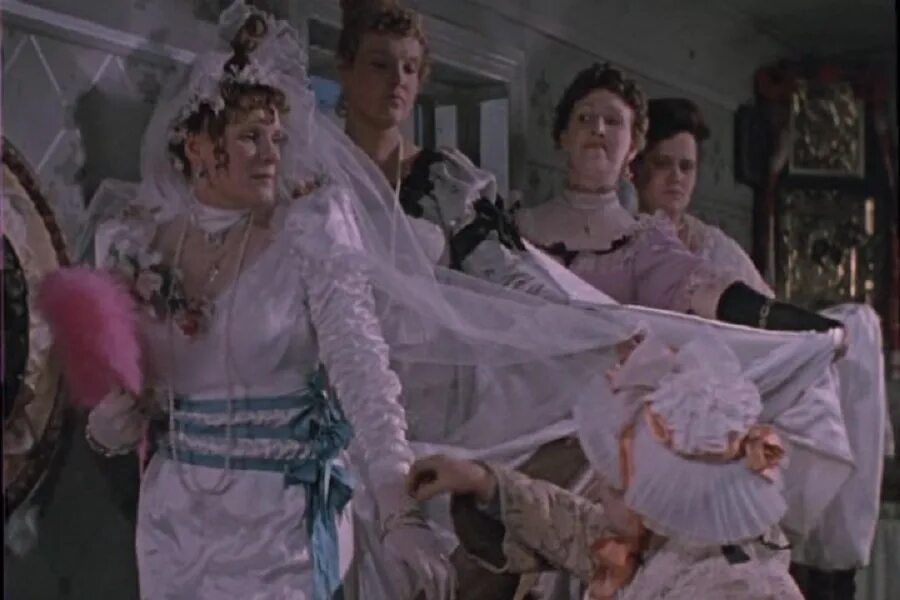 Проня за двумя зайцами. За двумя зайцами спектакль с мариной федункив. Проня прокоповна за двумя зайцами. Олег борисов за двумя зайцами. Проня за двумя зайцами.