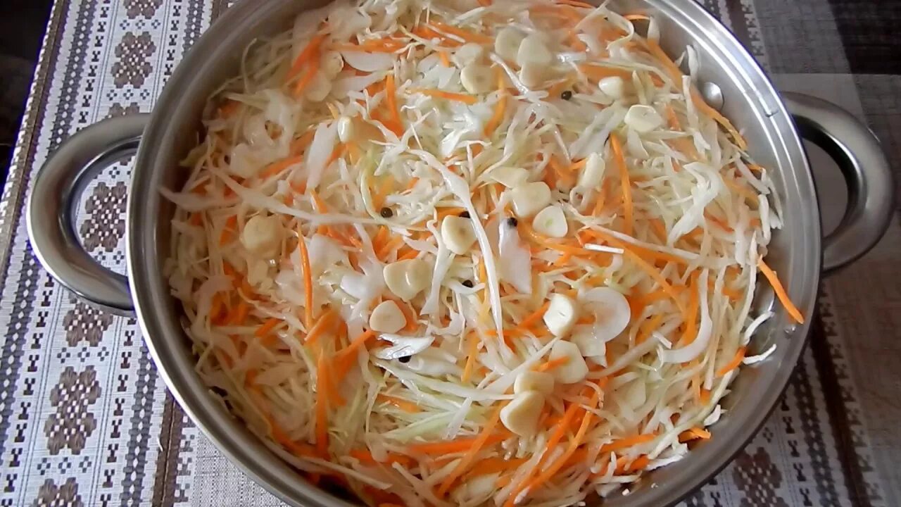 Вкусная капуста с чесноком