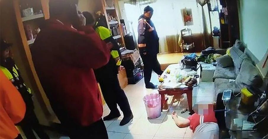 жить в квартире умерших родителей. мужчина в квартире. супруги погибшие на эльмаше. разложившийся труп в квартире. разложившиеся трупы в квартире.