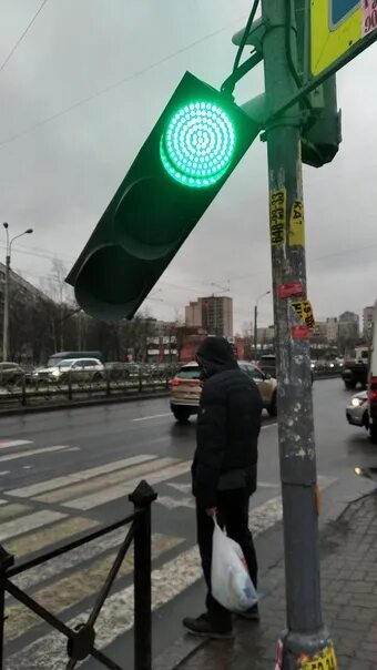 Светофор анимация. Мигающий светофор анимация. Мигающий зеленый светофор. Желтый свет светофора. Светофор подмигнул.