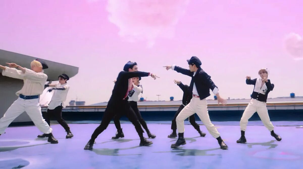 Хёнджин case 143. Case 143 skz обложка. Стрэй. Группа stray kids 2023 год. Stray kids case 143.