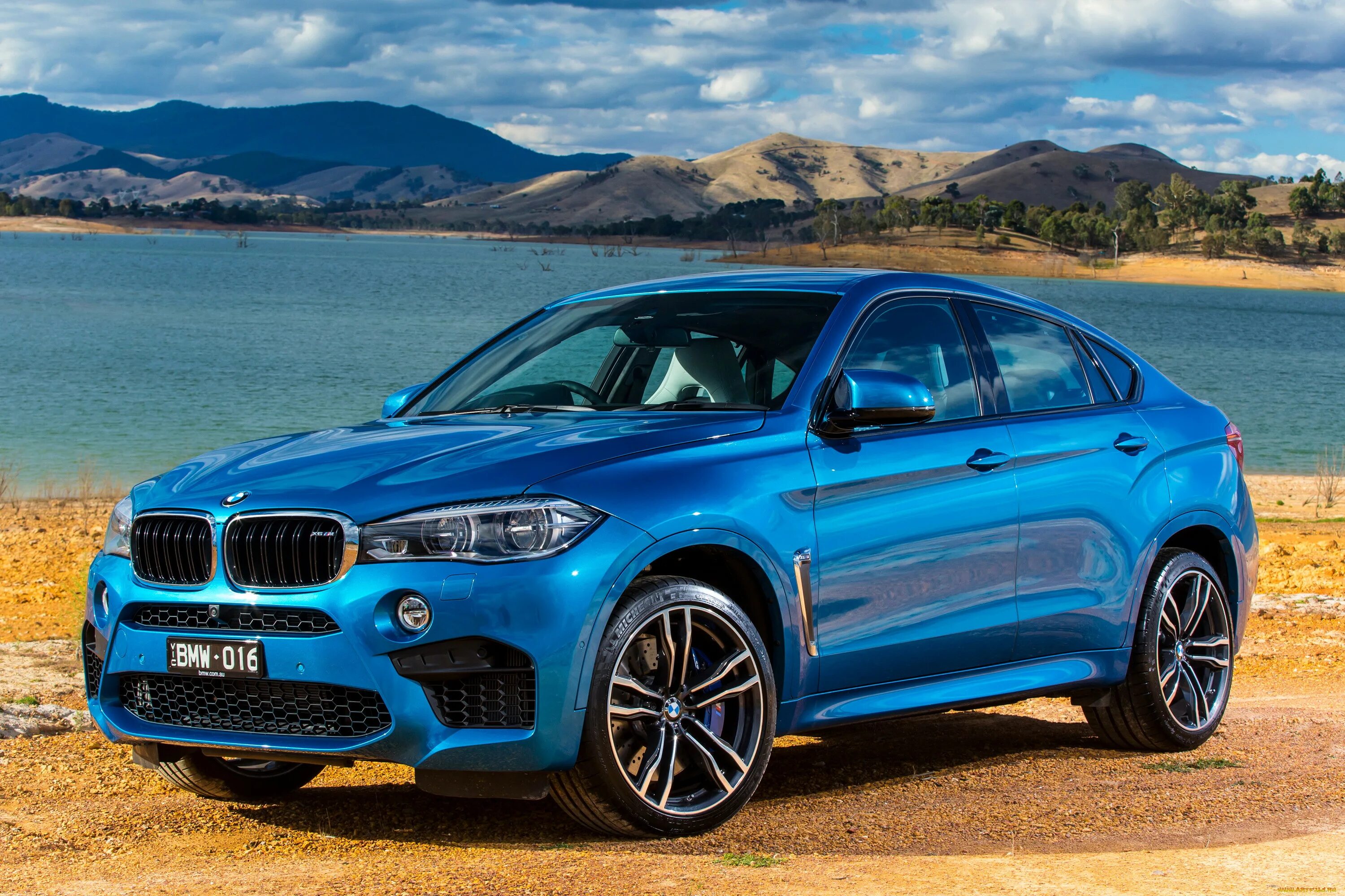 X 6 18 16 18. БМВ x6 f16. БМВ Икс 6. BMW x6m Blue. BMW x6 2015.