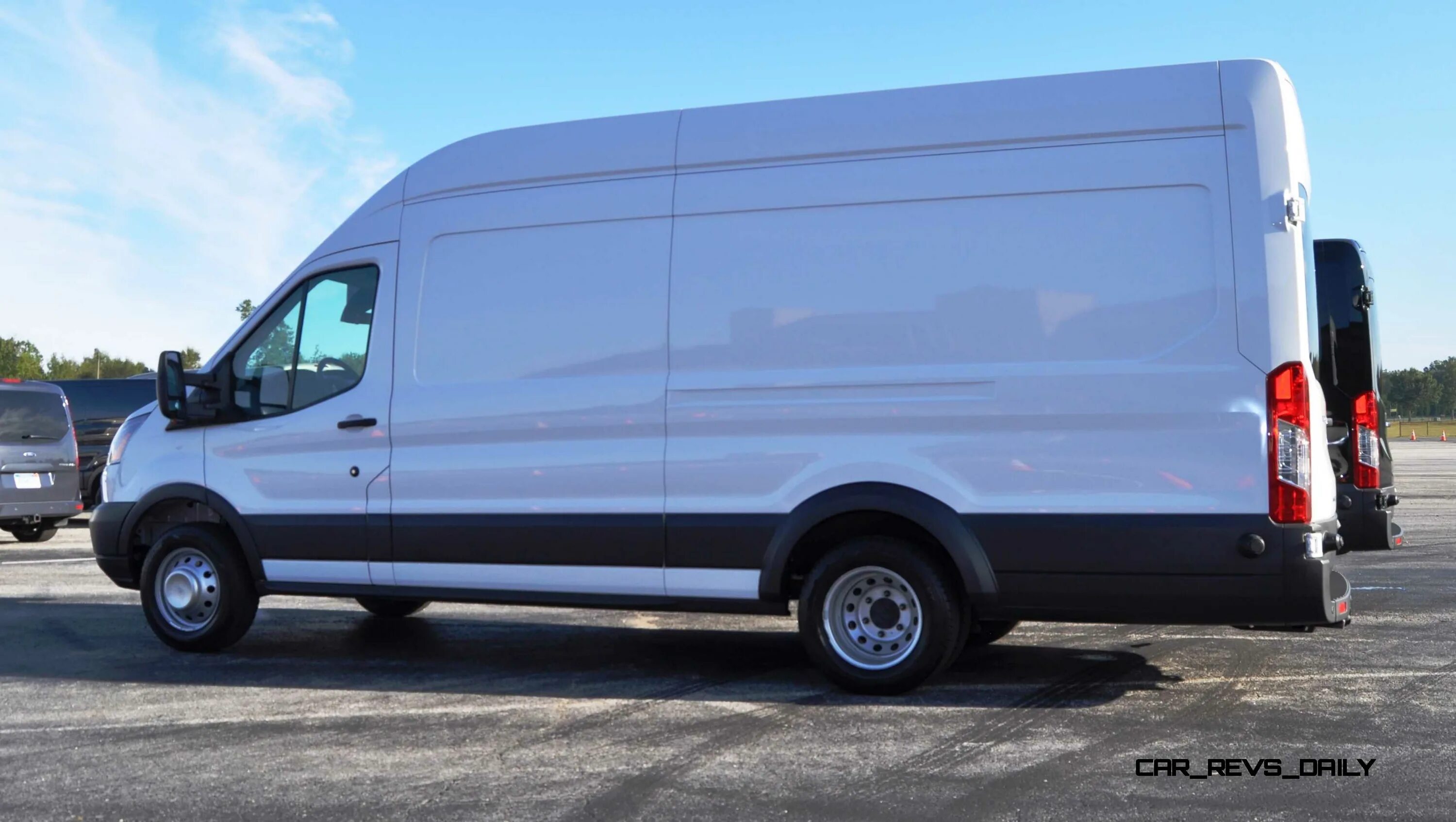 Форд дизель б у. Форд Транзит Ван. 2015 Ford Transit 350 Cargo van. Ford Transit Diesel. Форд Транзит удлиненный.