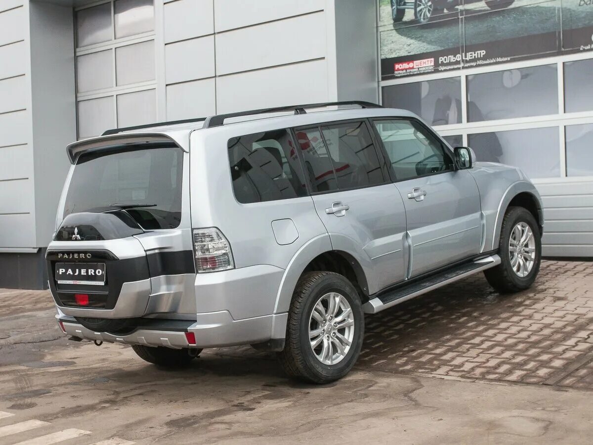 Паджеро 3 4 купить. Митсубиси Паджеро 4. Mitsubishi Pajero 4 2017. Паджеро 4 Рестайлинг. Mitsubishi Pajero IV Рестайлинг 2 серебристый.