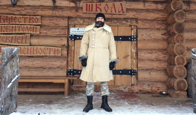 Тулуп 70 годов. Магазин тулупов. Магазин тулупов. Чистка бекеши. Бекеша вов.