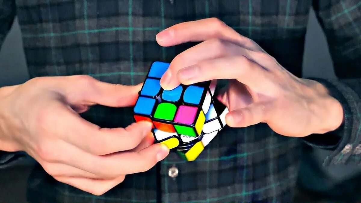 Xross cube. Кубик Рубика спидкубинг. Кубик Рубика 3х3. Кубик рубик в руках. Собранный кубик рубик.