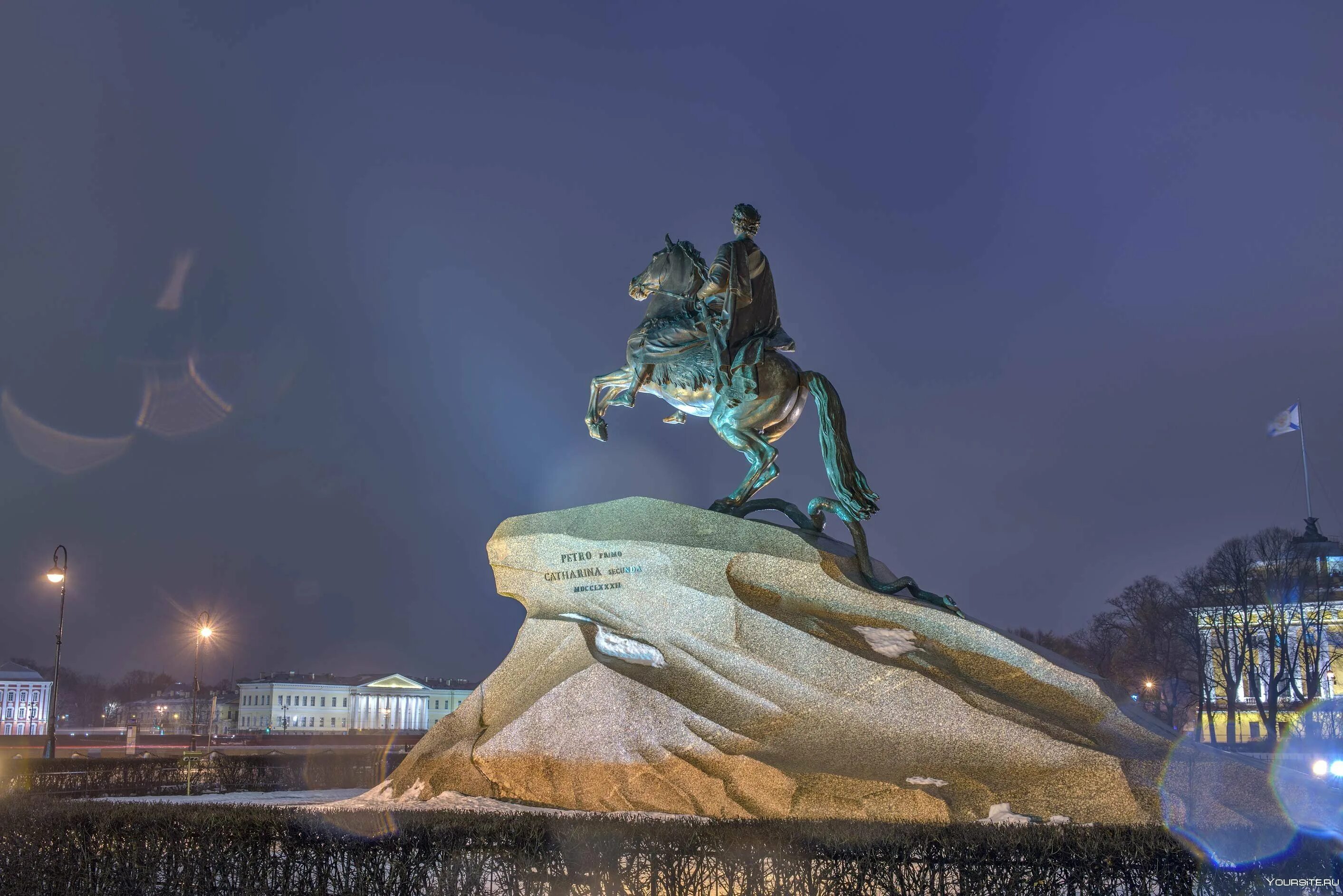 Памятник медному всаднику питер. Памятник Петру 1 в Санкт-Петербурге медный всадник. Медный всадник памятник Петру 1. Памятник Петру первому в Петербурге медный всадник. Бронзовый всадник в Санкт-Петербурге.