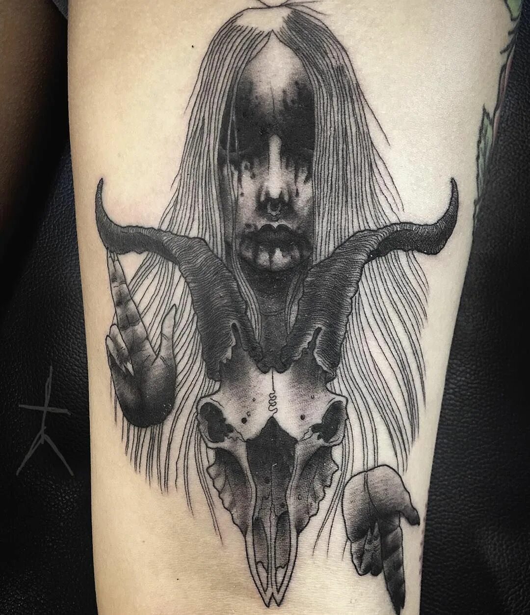 тату печать дьявола. сатанинские тату. тату дьявол. татуировка сатаны. дьявол бафомет тату.