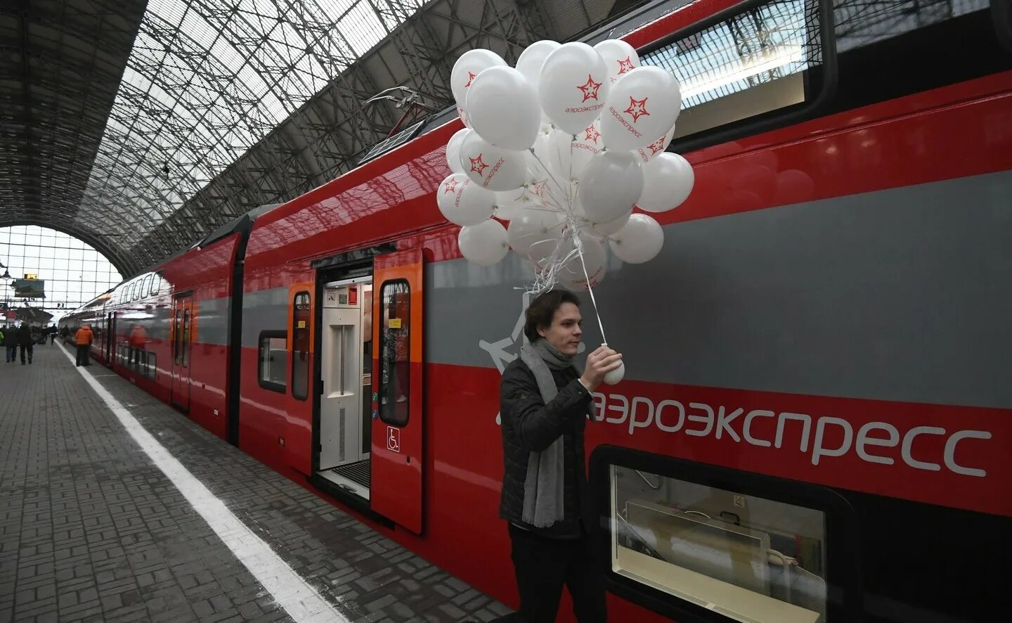 Метро савеловская аэроэкспресс. Аэроэкспресс. Аэроэкспресс Савеловская. Двухэтажный Аэроэкспресс. Аэроэкспресс Внуково.