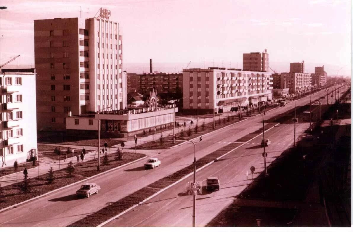 Черкесск история. Черкесск 1990. Старый город Черкесск. Черкесск СССР. Кинотеатр Россия Черкесск СССР.