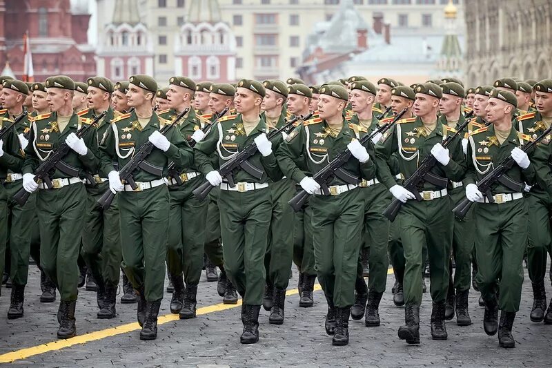 Парад войск в москве. Сухопутные войска на параде Победы. Солдаты на параде. Российская армия парад. Сухопутные войска РФ парад Победы.