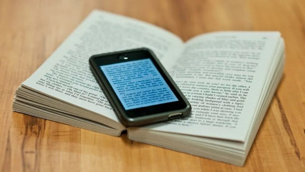 Лучший андроид книги. Электронные и бумажные книги. чтение электронных книг. бумажная книга и электронная книга. книга телефон.