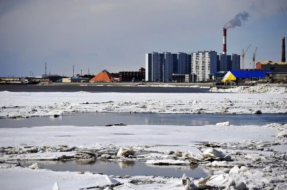 Уровень реки обь в районе города нижневартовск. Река обь нижневартовск. набережная оби нижневартовск. половодье реки обь. нижневартовск река.