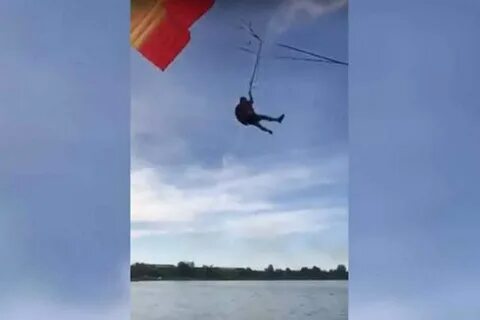 При падении парашютист пока