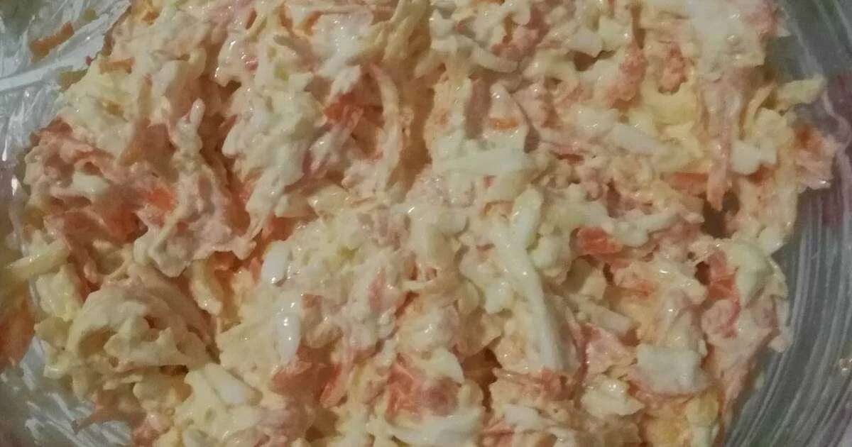 Салат с морковкой и плавленным сыром. Морковный салат с сыром и чесноком и яйцом. Салат из плавленных сырков с чесноком и яйцом и майонезом и морковью. Морковь с плавленным сыром чесноком и майонезом.