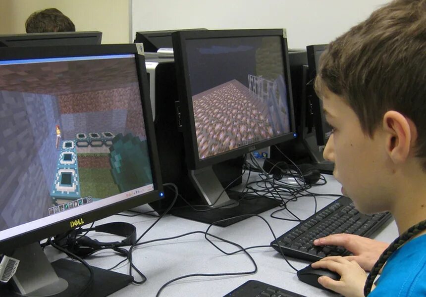 Влияние компьютерных игр на школьников. Обучающие компьютерные игры. Влияние компьютерных игр на ПСИХИКУ. Компьютерные игры для детей. Компьютерные игры агрессия.