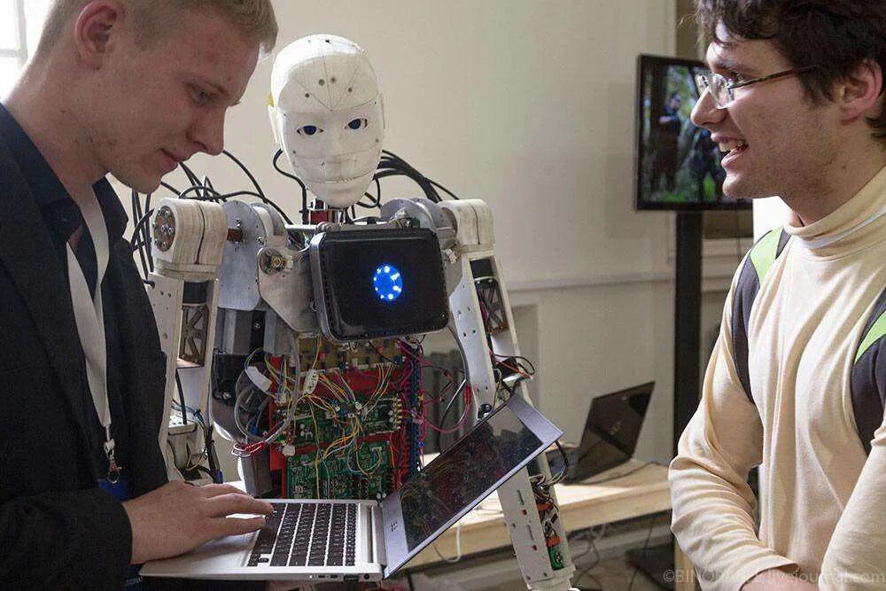 Открытый мир роботом. Первый робот в мире. Мир роботов. Робот программист.