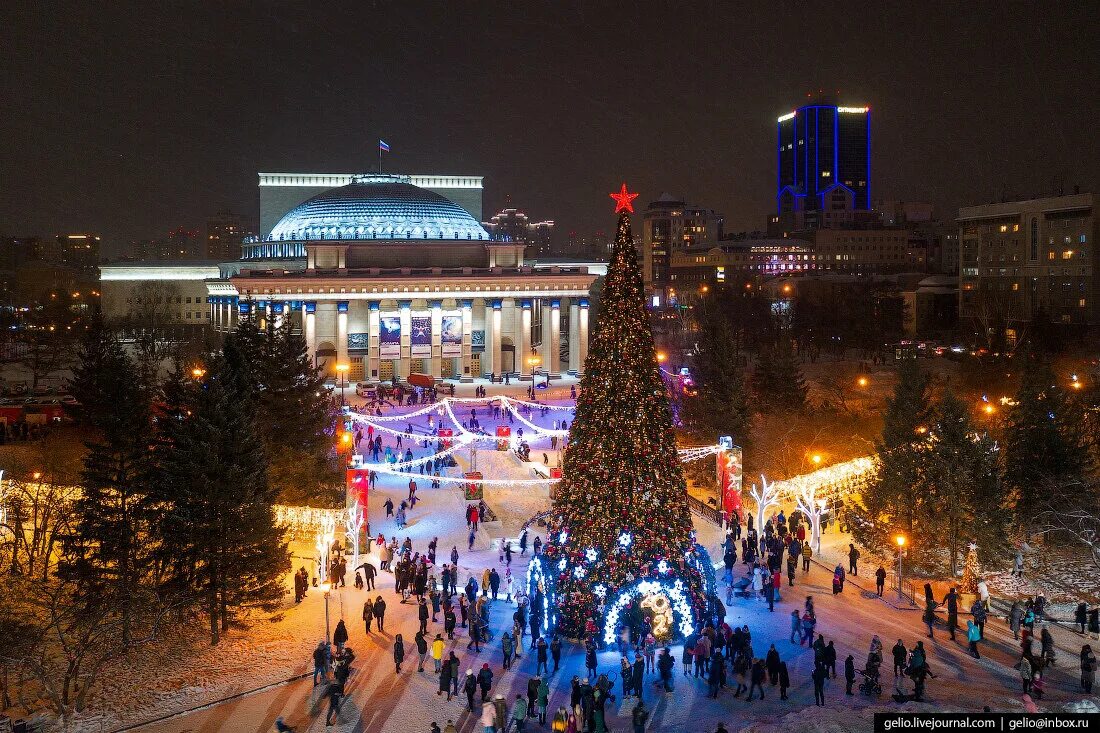 Куда сходить с детьми в новосибирске зимой. Новосибирск площадь Ленина зима. Новосибирск 2021. Каток город Новосибирск. Каток Новосибирск оперный.