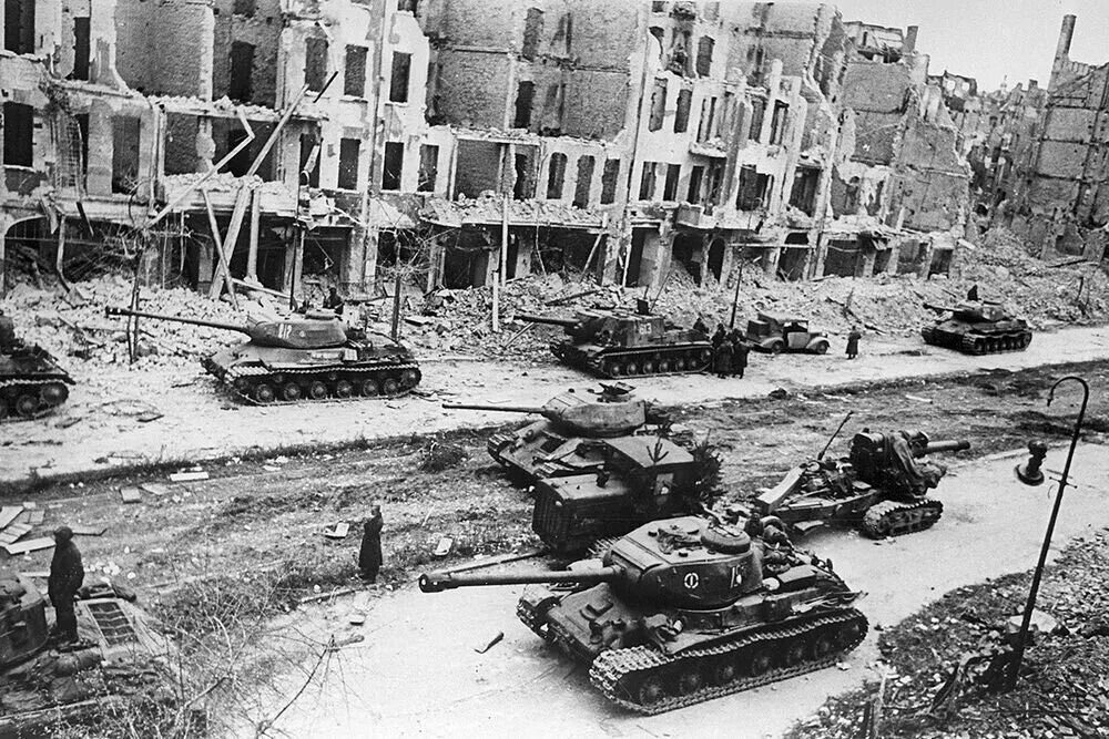 Битва за берлин (1945) штурм. Город под берлином. Руины берлина 1945. Битва за берлин (берлинская операция). Берлин в руинах 1945.
