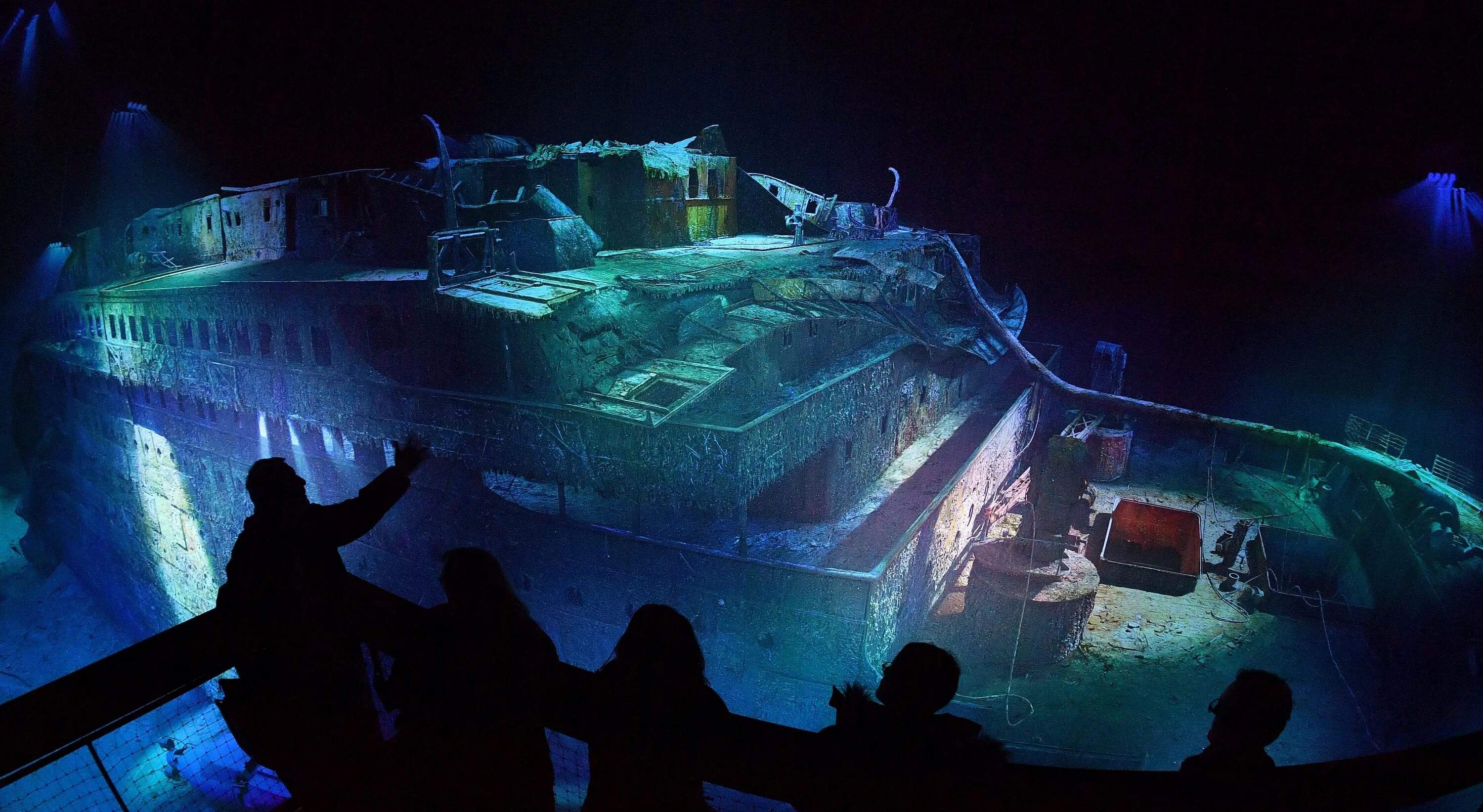 Титаник на дне. Фото Титаника на дне 2022. Батискаф Титаник. Затонувший Батискаф у Титаника. Титаник подняли со дна океана