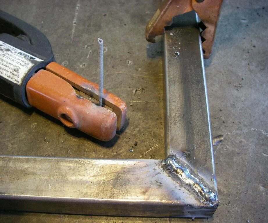 Сварка электродом 325. Сварка металла инвертором. Сварка толстого металла электродом 4мм. Сварка металла инвертором. Сварка электродом 2мм профиля.