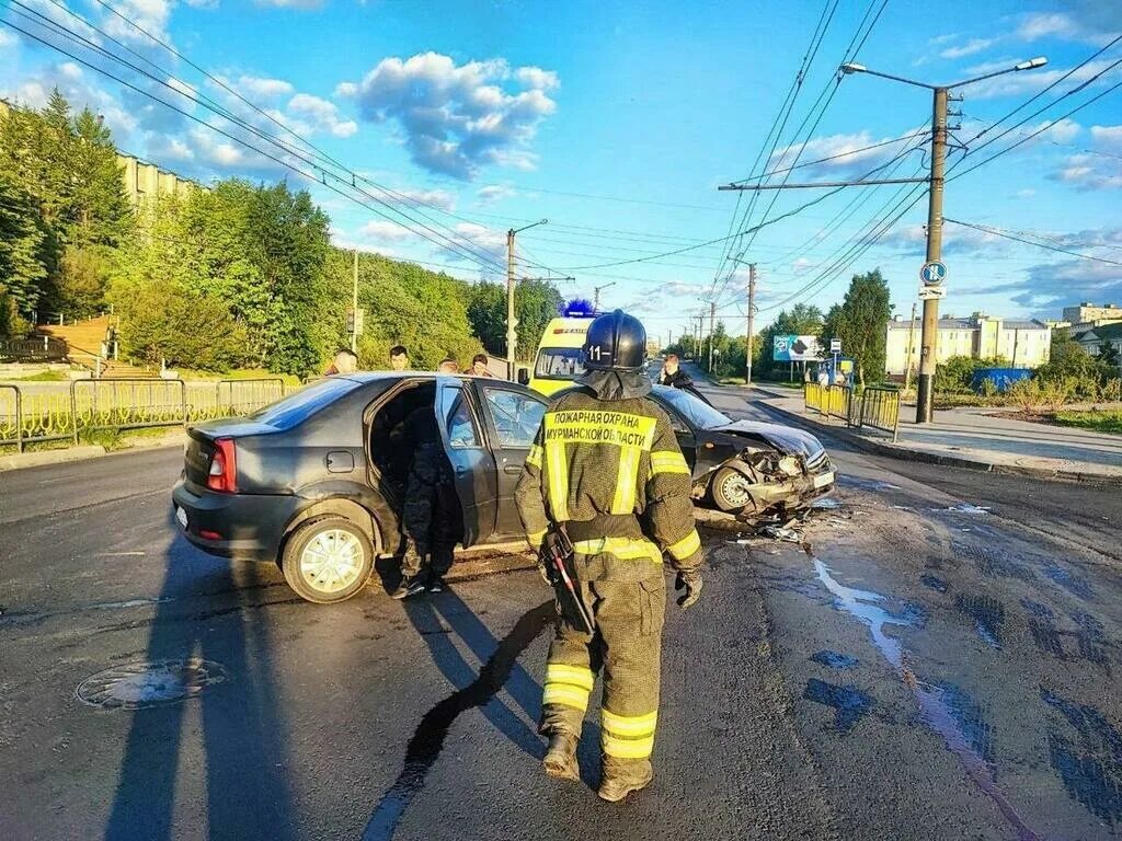Происшествия мурманск за сутки. Дтп в мурманске. Дтп в мурманске. Смертельное дтп мурманск. Пробка на дороге фото.