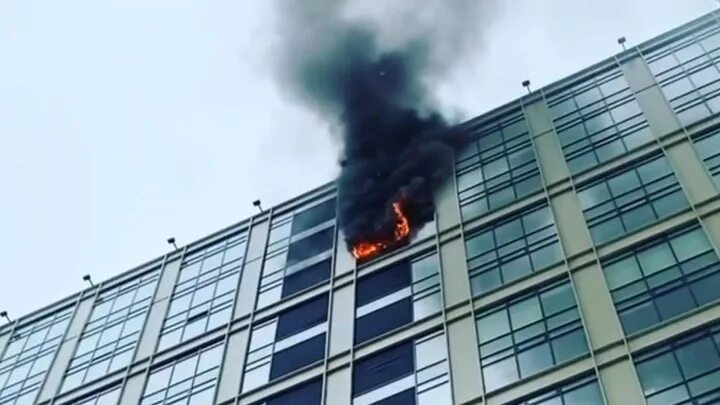 Пожар в москве в бизнес центре москва сити. Пожар савеловский сити. Савеловский сити бц внутри. Москва сити пожар 2021. Сгорел бизнес центр.