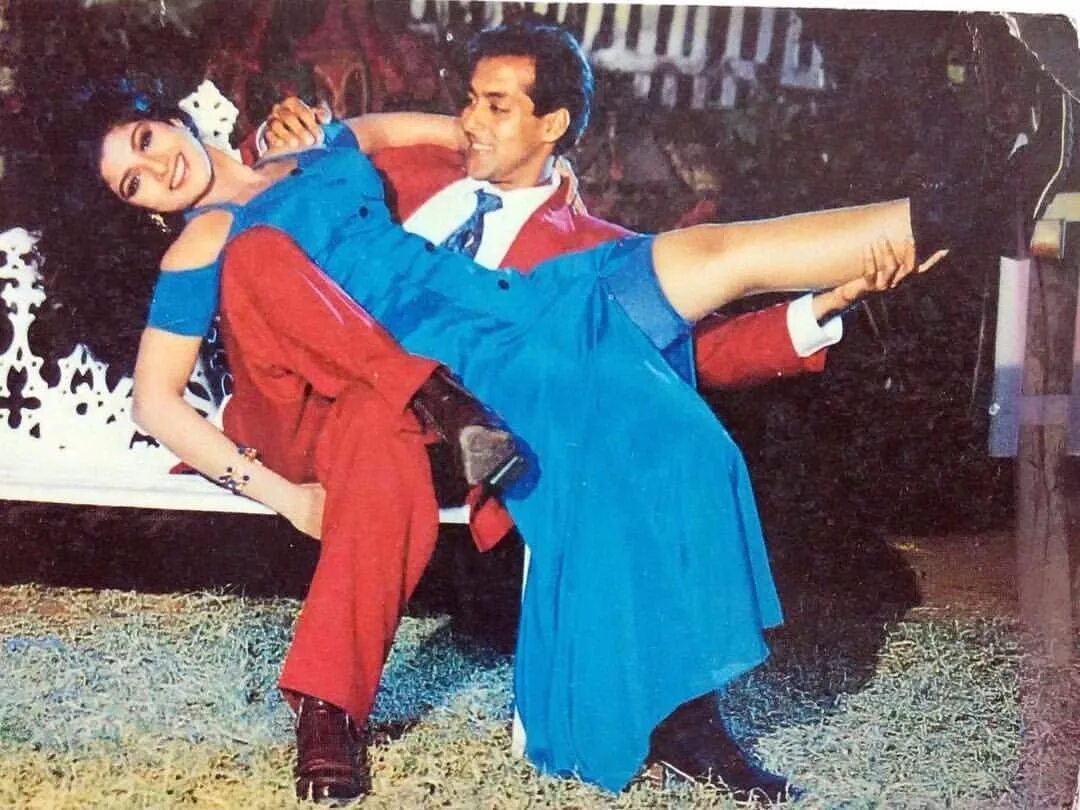 Беспечный близнецы 1997. Judwaa 1997 салман кхан. салман кхан рамбха. judwaa (1997). близнецы фильм салман кхан.