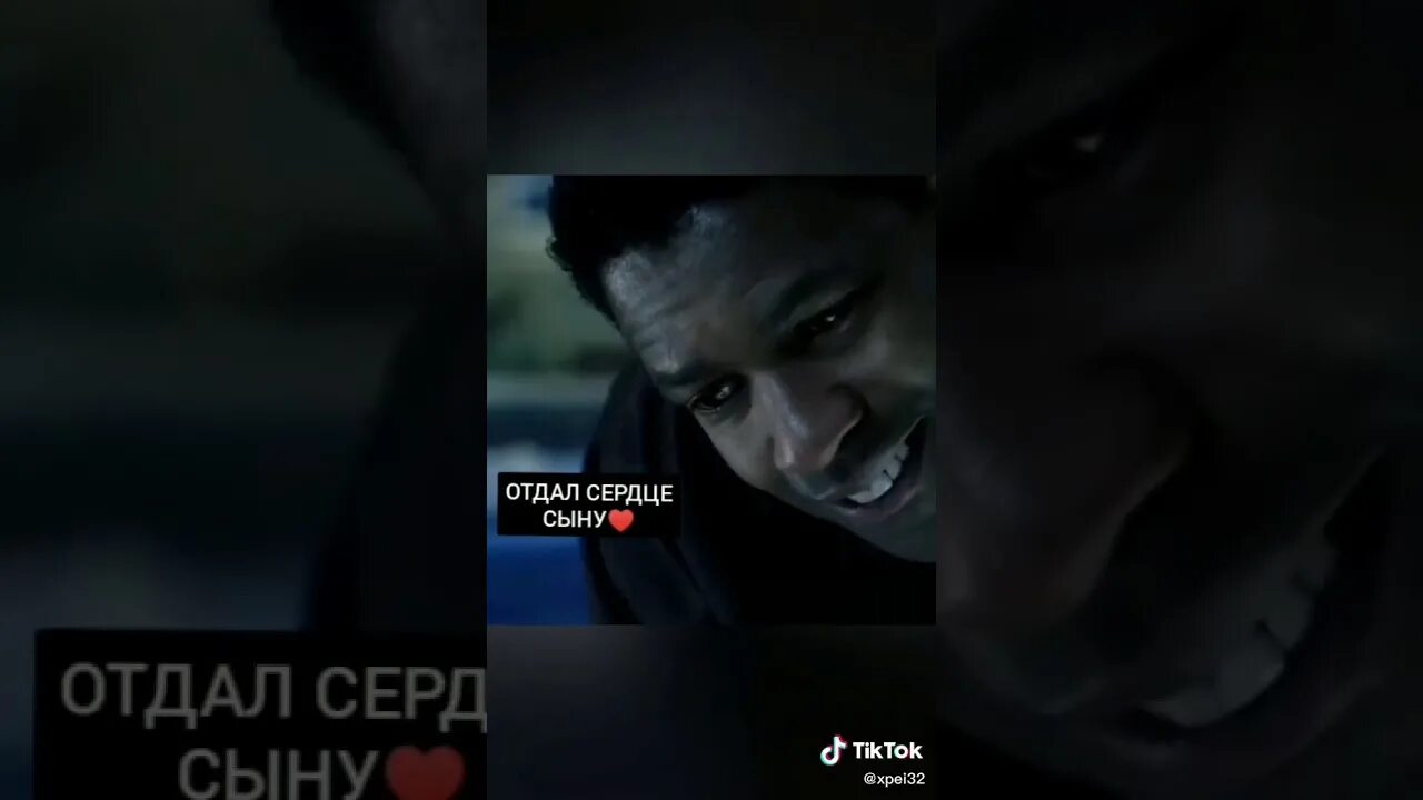 Отец раздавал. Отдал сердце сыну. отец отдал сердце своему. отец отдал своему сыну отдал сердце. мужчина отдал свое сердце сыну.