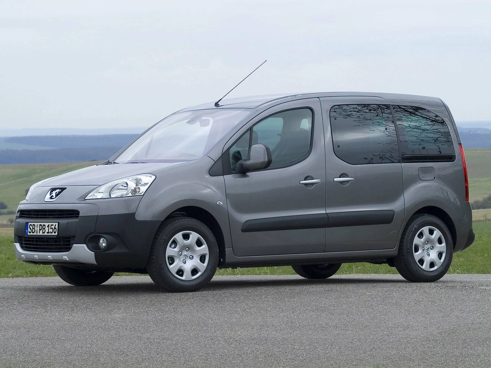 Peugeot partner 2009. Показать пежо партнер. Peugeot partner combi. Показать пежо партнер. Peugeot partner.