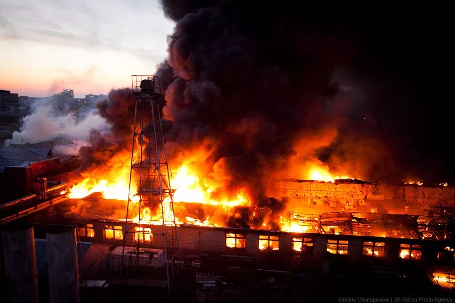 Сгорело производство. Пожар. Пожар на предприятии. Пожары на промышленных предприятиях. Пожар на промышленной.