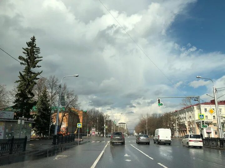 Осадки в уфе. Дождь в Уфе. Дождливая Уфа. Фото с парковки планеты в Уфе.