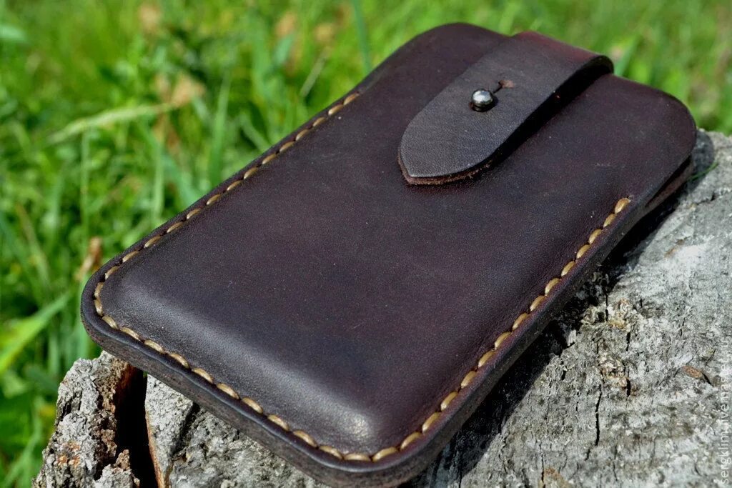 Vegan leather case. Кожаный чехол для смартфона. Чехол для телефона из кожи. Кожаный футляр для смартфона. Кожаный поясной чехол.