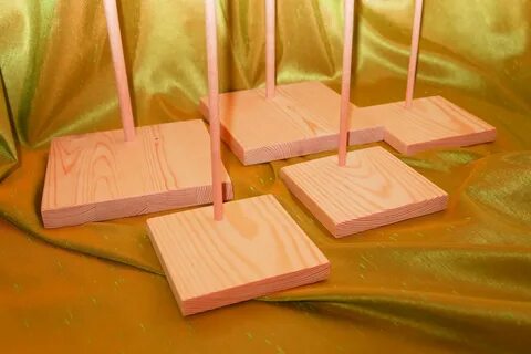 Подставка для кукол