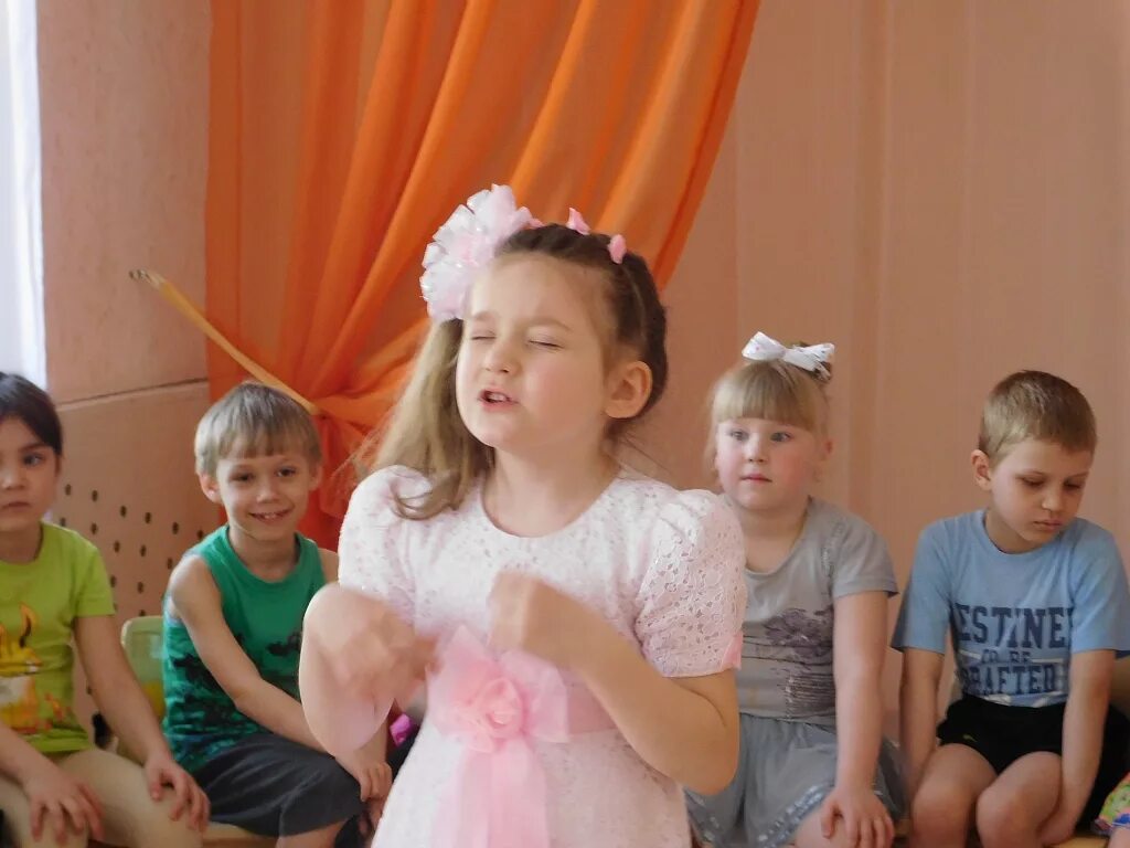 Конкурс чтецов дошкольного возраста. Конкурс чтецов в детском саду. конкурс в садике. конкурс чтецов в доу дети. конкурс чтецов в садике.