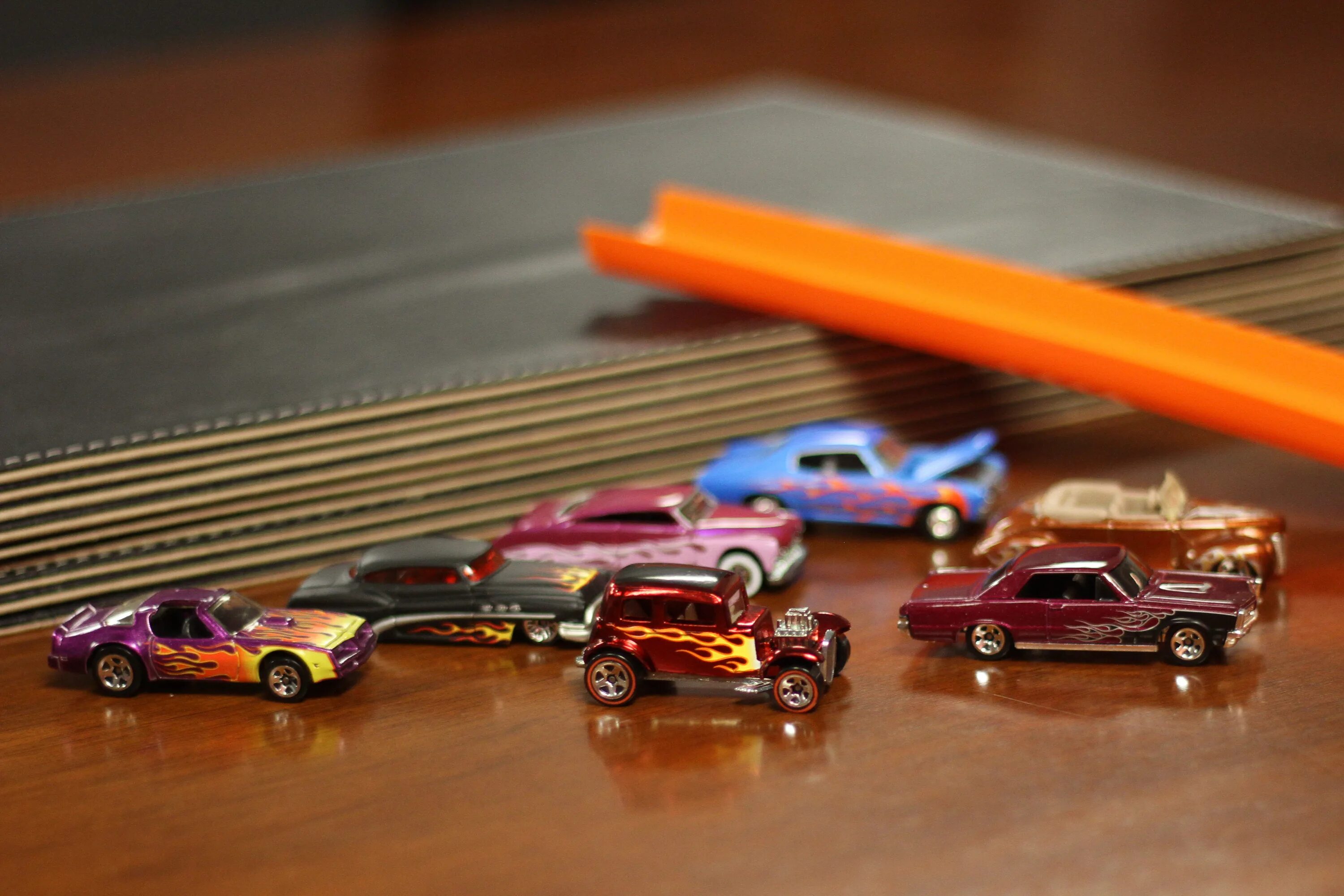 Hot wheels дети играют. Hot Wheels Jetta. Team hot Wheels модельки. Hot Wheels American Scene. Hot Wheels удивительные водители.