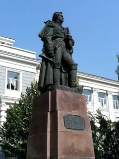 Памятники адмиралам