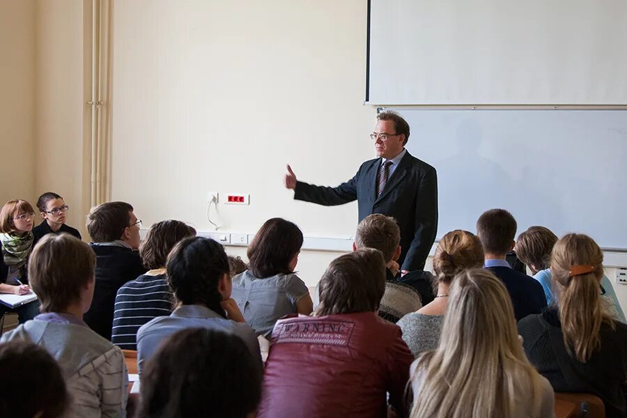 студенты мгу на собрании. ломоносова. московский университет курсы. московский университет курсы. лекторий мгу.