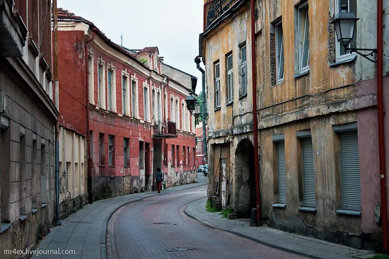 Литва столица вильнюс. Литва вильнюс улицы. Ужупис старый город вильнюс. Русский сайт вильнюса. Исторический центр вильнюса.