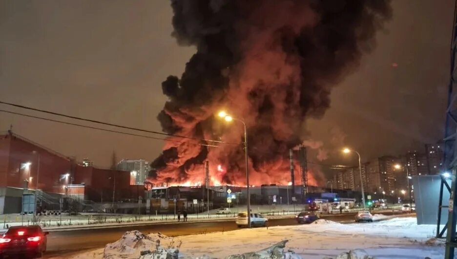 Ульяновск сгорела машина. Смерч на улице. Репина пожар. Пожар в липецке в больнице на соколе. Репина пожар.
