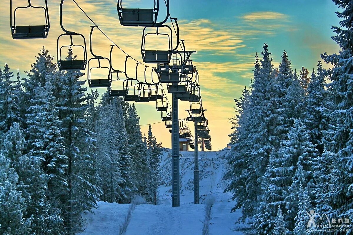 Горнолыжка ханты-мансийск хвойный урман. Горнолыжный комплекс хвойный урман ханты-мансийск трасса. Горнолыжка ханты-мансийск хвойный урман. Горнолыжный комплекс в ханты-мансийске. Фуникулер ханты.