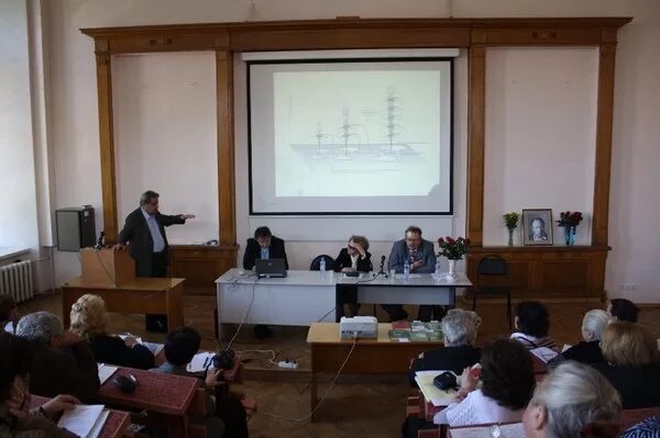 Университет журналистики рггу. Рггу историко архивный 6 аудитория. Рггу москва аудитория. Аудитория 229 рггу. Есенинская аудитория рггу.