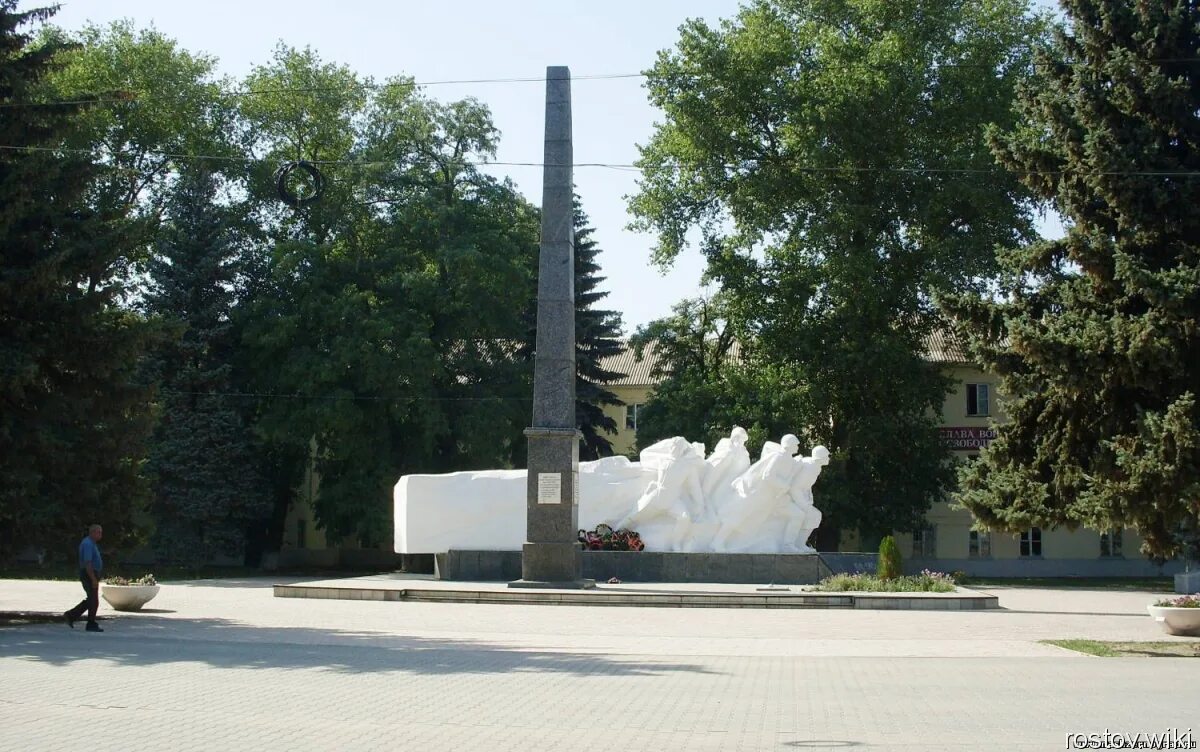 Г зерноград. Памятник наступление в зернограде. памятники города зернограда. достопримечательности города зернограда. зерноград памятники великой отечественной войны.