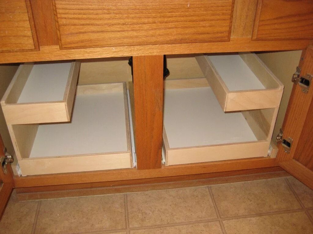 Ящик снизу. Выдвижные ящики для кухни. Кухонный шкаф. Шкаф с выдвижными ящиками. Выдвижные полки под мойку.