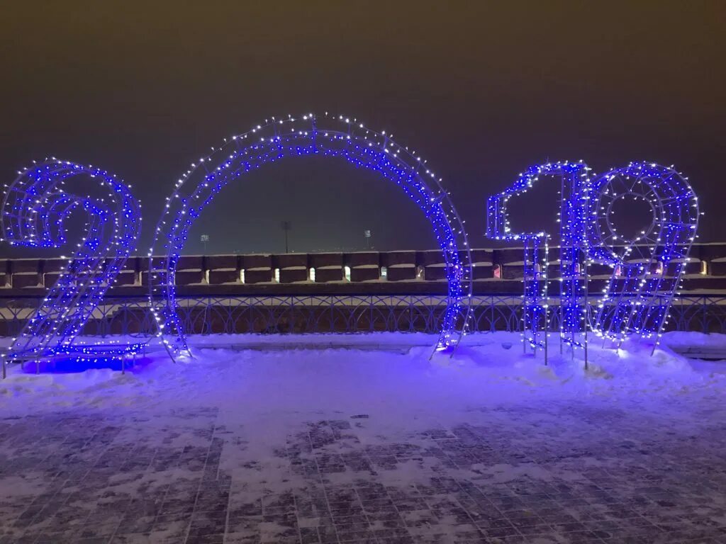 Куда сходить в москве с детьми зимой. Парк вднх ледяные горки. Парк акведук зимой. Новогодняя москва. Гум каток 2021.