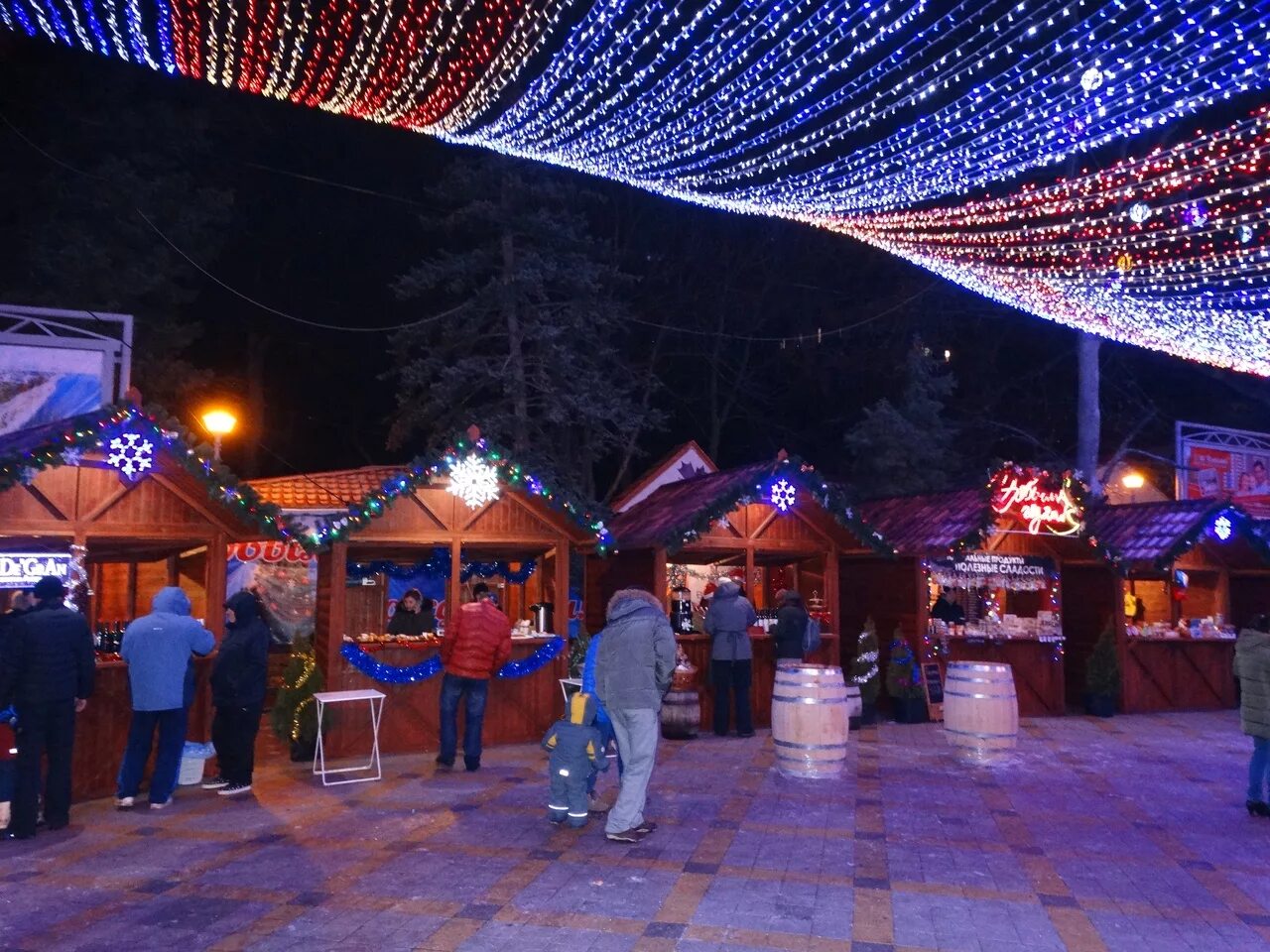 анапа зимой новый год. новогодняя елка в анапе. пляж в анапе 2020 в новый год. елка в анапе 2022. новогодняя анапа 2020.