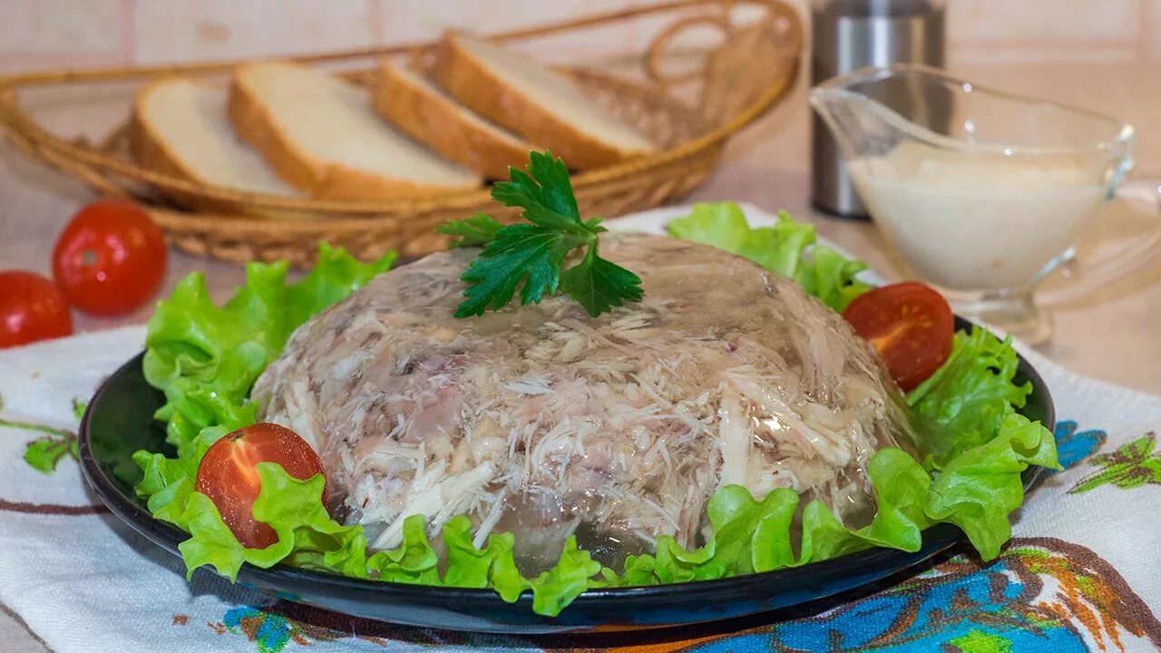 Как варить холодец из курицы рецепт. Сибирский холодец. шурашан студень. холодец с курицей. холодец из свинины.