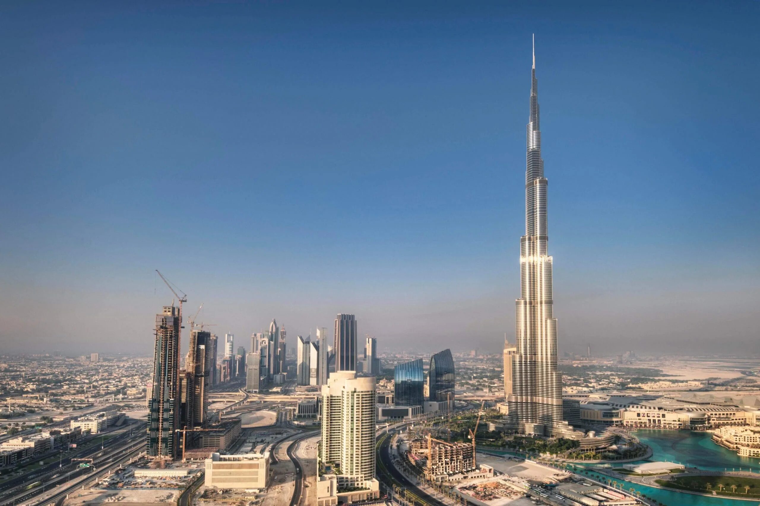 Самая высокая башня халифа. Башня Бурдж Халифа. Небоскрёб Бурдж-Халифа в Дубае. Бурдж Халифа самое высокое здание в мире. Дубай здание Бурдж Халифа.