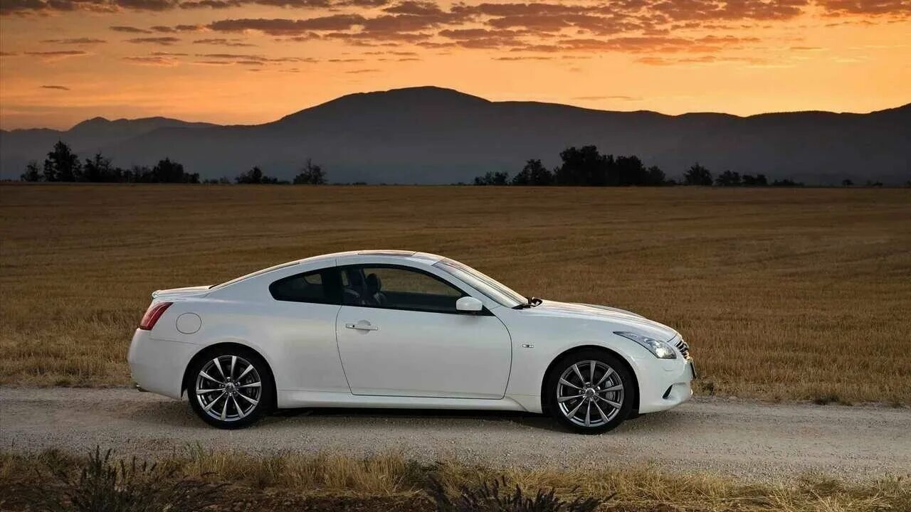 Белый цвет машины фото. Infiniti g37s Coupe. Инфинити q60 белая купе. Инфинити спорт купе g37. Infiniti g37 купе.